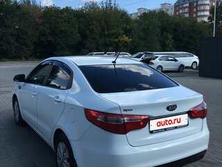 2014 Kia Rio 5-speed III, белый, 650000 рублей, вид 2