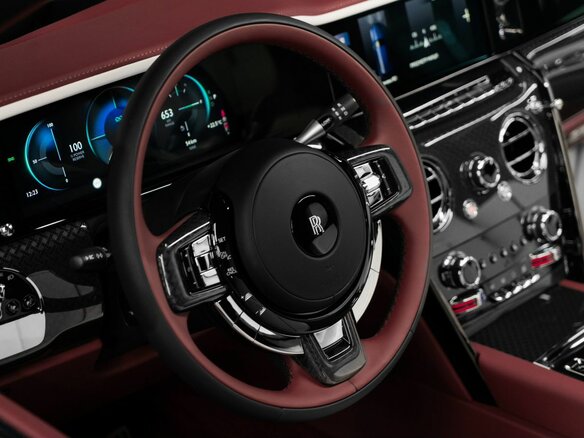 2026 Rolls-Royce Cullinan Black Badge I Рестайлинг (Series II), синий, 78125000 рублей - вид 17