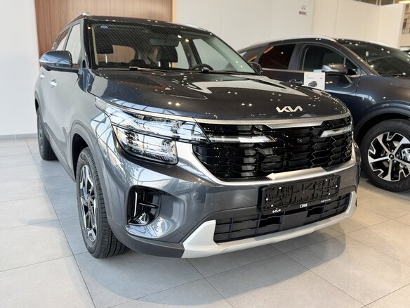 2026 Kia Seltos I Рестайлинг, серый, 3350000 рублей - вид 3