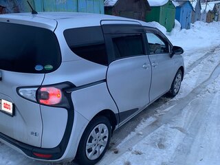 2017 Toyota Sienta II, серебристый, 1385000 рублей, вид 2