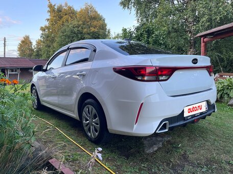 2021 Kia Rio IV Рестайлинг, белый, 1050000 рублей, вид 3
