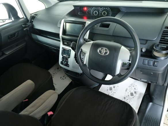 2010 Toyota Noah II (R70), белый, 1159000 рублей - вид 8