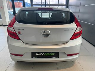 2015 Hyundai Solaris I Рестайлинг, серебристый, 949000 рублей, вид 5