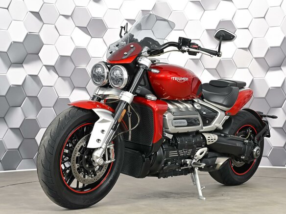 2020 Triumph Rocket III, красный, 1649000 рублей - вид 1
