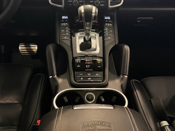 2015 Porsche Cayenne GTS II Рестайлинг (958), белый, 3780000 рублей - вид 15