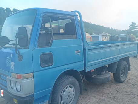 1988 Nissan Atlas, синий, 620000 рублей, вид 2
