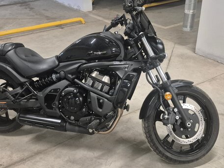 2023 Kawasaki EN650 Vulcan S, чёрный, 890000 рублей, вид 2