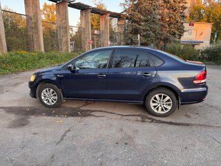 2017 Volkswagen Polo V Рестайлинг, синий, 670000 рублей, вид 2