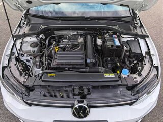 2022 Volkswagen Golf VIII, белый, 1777700 рублей, вид 3