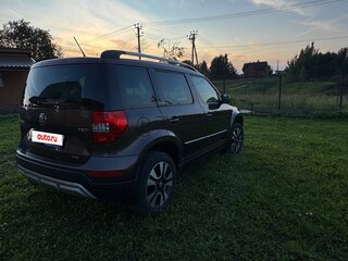 2015 Skoda Yeti I Рестайлинг, коричневый, 1500000 рублей, вид 3