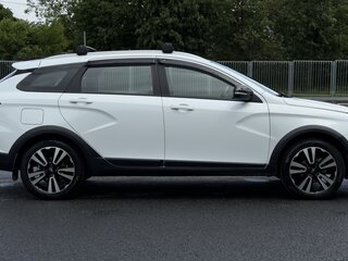 2023 Lada (ВАЗ) Vesta SW Cross I Рестайлинг (NG), белый, 1500000 рублей, вид 1
