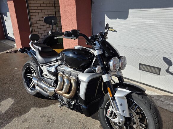 2020 Triumph Rocket 3, чёрный, 1800000 рублей - вид 3
