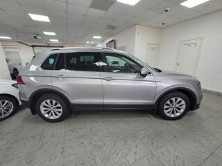 2018 Volkswagen Tiguan II, серебристый, 1799000 рублей, вид 4