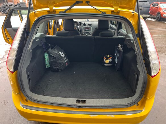 2011 Ford Focus II Рестайлинг, жёлтый, 400000 рублей - вид 9