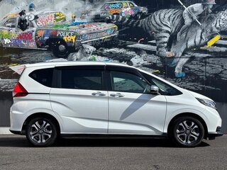2022 Honda Freed II Рестайлинг, белый, 1230000 рублей, вид 4