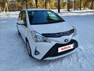 2017 Toyota Vitz III (XP130) Рестайлинг 2, белый, 825000 рублей, вид 3