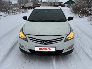 2015 Hyundai Solaris I Рестайлинг, белый, 450000 рублей, вид 1