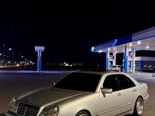 1998 Mercedes-Benz E-Класс 320 II (W210, S210), серебристый, 1400000 рублей, вид 5