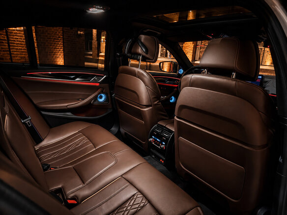 2022 BMW 5 серии M550i xDrive VII (G30/G31/G38) Рестайлинг, белый, 8390000 рублей - вид 17