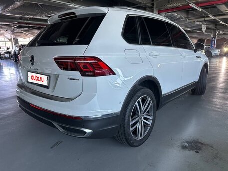 2021 Volkswagen Tiguan II Рестайлинг, белый, 3880000 рублей, вид 5