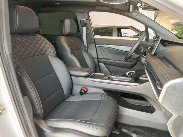 2026 Geely Okavango I Рестайлинг, белый, 4085990 рублей - вид 6