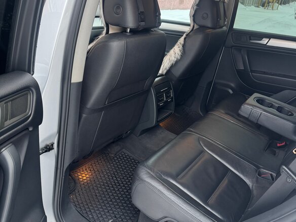 2011 Volkswagen Touareg II, серебристый, 2000000 рублей - вид 16