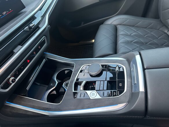 2022 BMW X7 40i I (G07) Рестайлинг, серый - вид 11