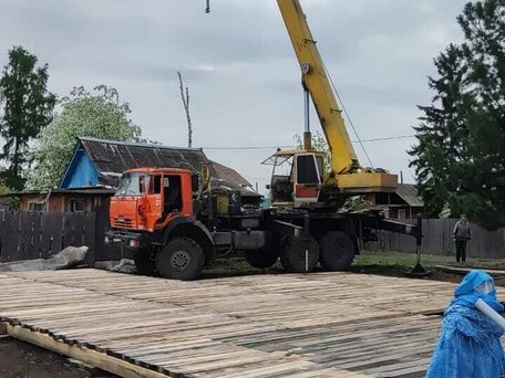 2008 КамАЗ 43118, красный, 3000000 рублей, вид 1