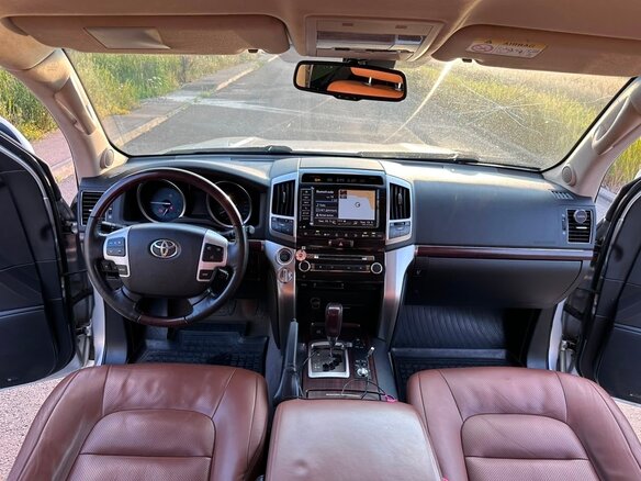 2015 Toyota Land Cruiser 200 Series Рестайлинг 1, серый, 4200000 рублей - вид 10