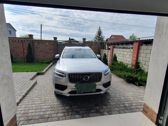 2022 Volvo XC90 II Рестайлинг 1, серебристый, 4290000 рублей - вид 2