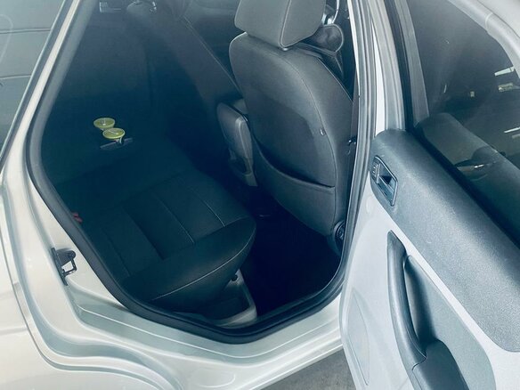 2011 Ford Focus II Рестайлинг, серебристый, 550000 рублей - вид 9
