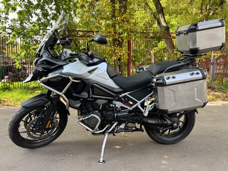 2023 Triumph Tiger 1200, серебристый, 1395000 рублей, вид 2