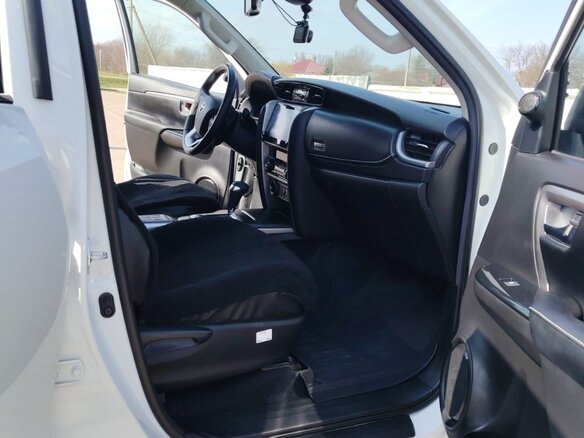 2024 Toyota Fortuner II Рестайлинг, белый, 7200000 рублей - вид 3