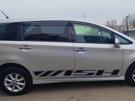2011 Toyota Wish II, серебристый, 1500000 рублей, вид 4