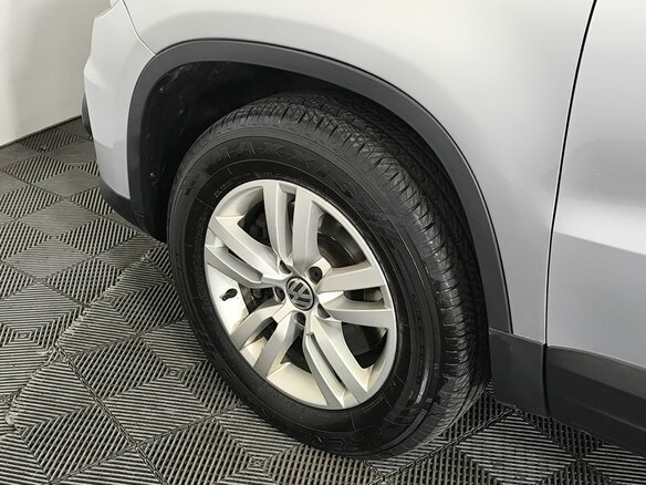 2011 Volkswagen Tiguan I, серебристый, 999000 рублей - вид 16