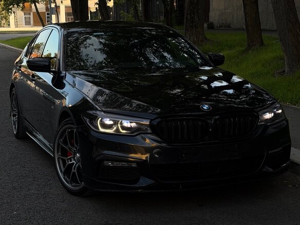 2017 BMW 5 серии 530d xDrive VII (G30/G31/G38), чёрный, 4700000 рублей