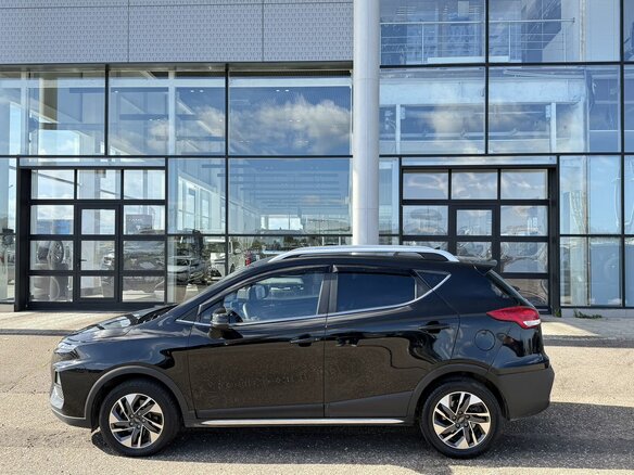 2023 JAC JS3, чёрный, 945000 рублей - вид 2