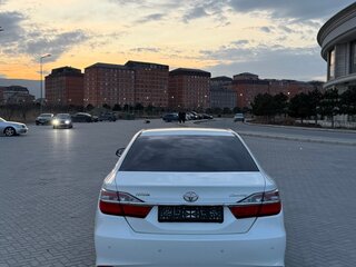 2015 Toyota Camry VII (XV50) Рестайлинг, белый, 1650000 рублей, вид 5