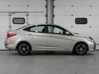 2013 Hyundai Solaris I, бежевый, 717000 рублей, вид 4