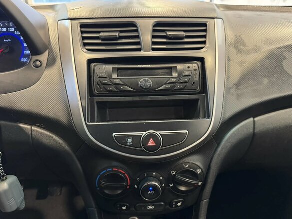 2014 Hyundai Solaris I Рестайлинг, серебристый - вид 19