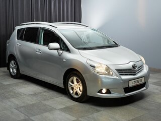 2010 Toyota Verso I, серебристый, 949000 рублей, вид 2