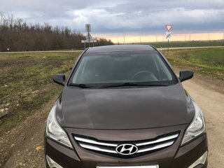 2015 Hyundai Solaris I Рестайлинг, коричневый, 905000 рублей, вид 1