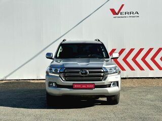 2020 Toyota Land Cruiser 200 Series Рестайлинг 2, серебристый, 7400000 рублей, вид 4