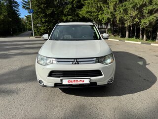 2013 Mitsubishi Outlander III, белый, 1700000 рублей, вид 1