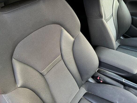 2011 Audi A1 I (8X), белый, 840000 рублей - вид 20