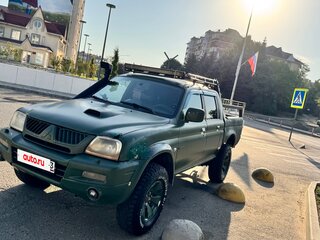 2005 Mitsubishi L200 III, зелёный, 700000 рублей, вид 2