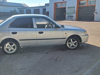 2005 Hyundai Accent II Рестайлинг, серебристый, 275000 рублей, вид 2