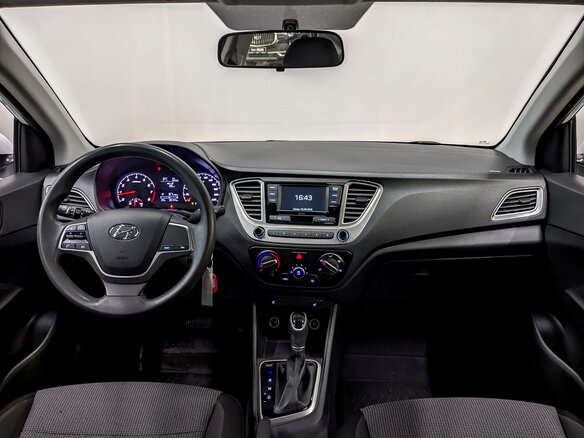 2022 Hyundai Solaris II Рестайлинг, белый, 1460000 рублей - вид 12