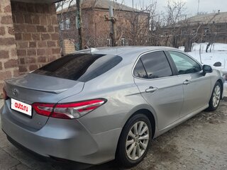 2020 Toyota Camry US Market VIII (XV70) Рестайлинг, серебристый, 2100000 рублей, вид 2