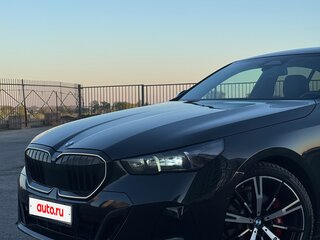 2024 BMW 5 серии 520d xDrive VIII (G60/G61/G68), чёрный, 7250000 рублей, вид 2